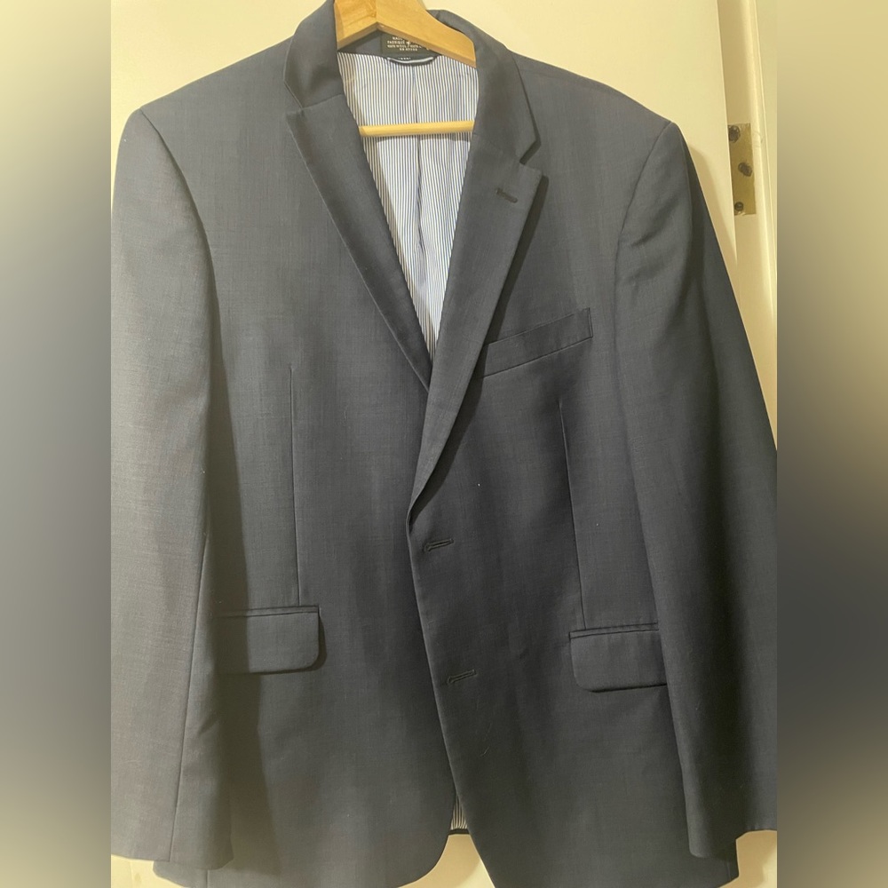 3 suit jackets. 2 navy, 1 black. 42L. I am 5 foot 8 190 and they fit well.